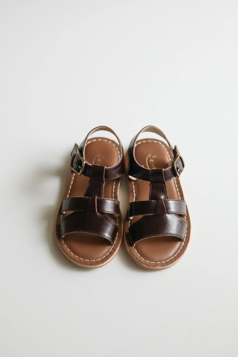3elves 牛革 Tストラップサンダル BROWN