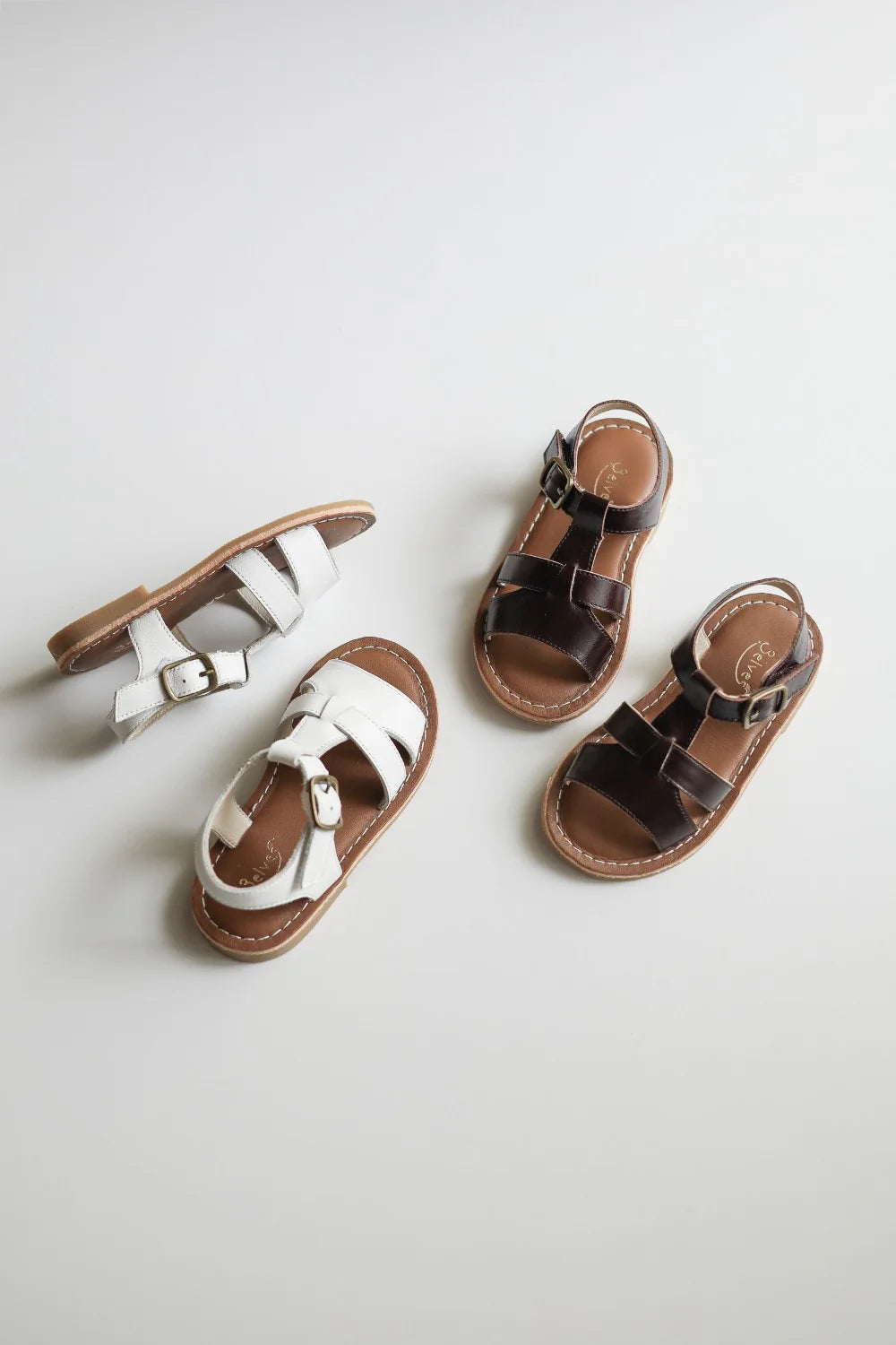 3elves 牛革 Tストラップサンダル BROWN