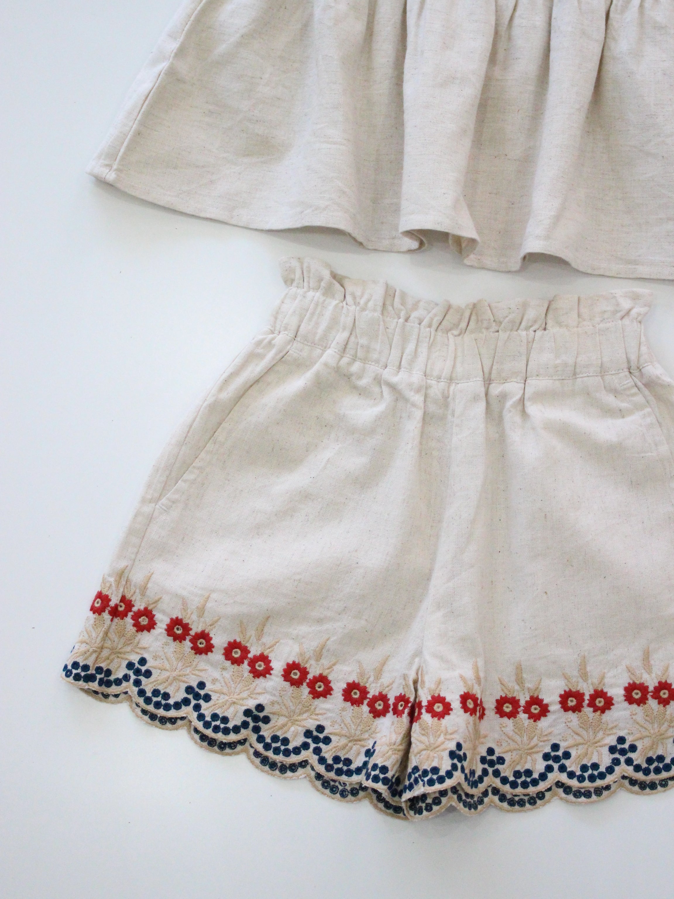 BONJOUR DIARY Shorts & top set Natural cotton flex with multi color eyelet emb