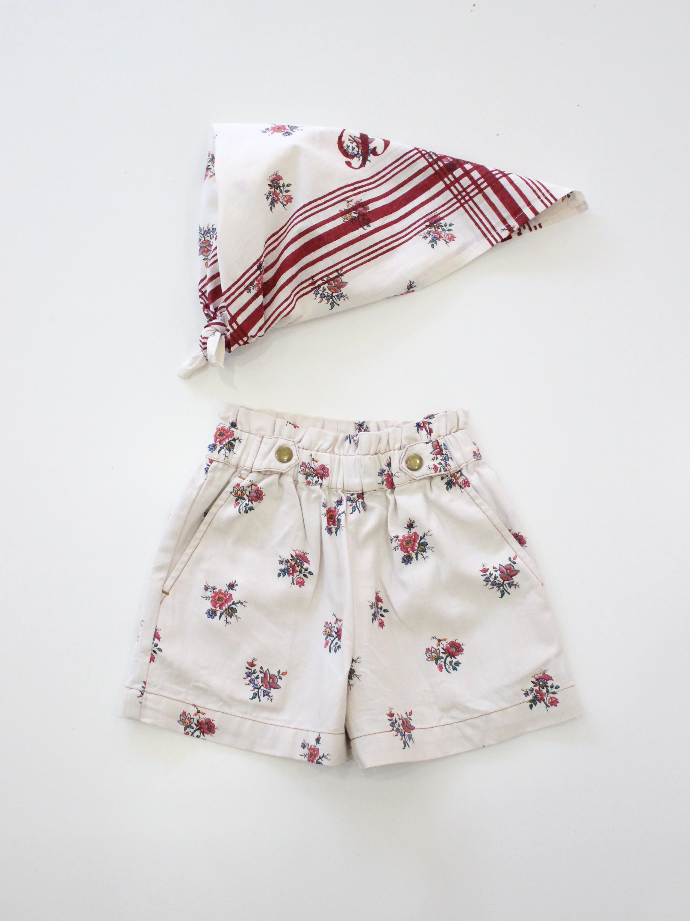 BONJOUR DIARY Shorts with scarf Garden flowers print - Denim