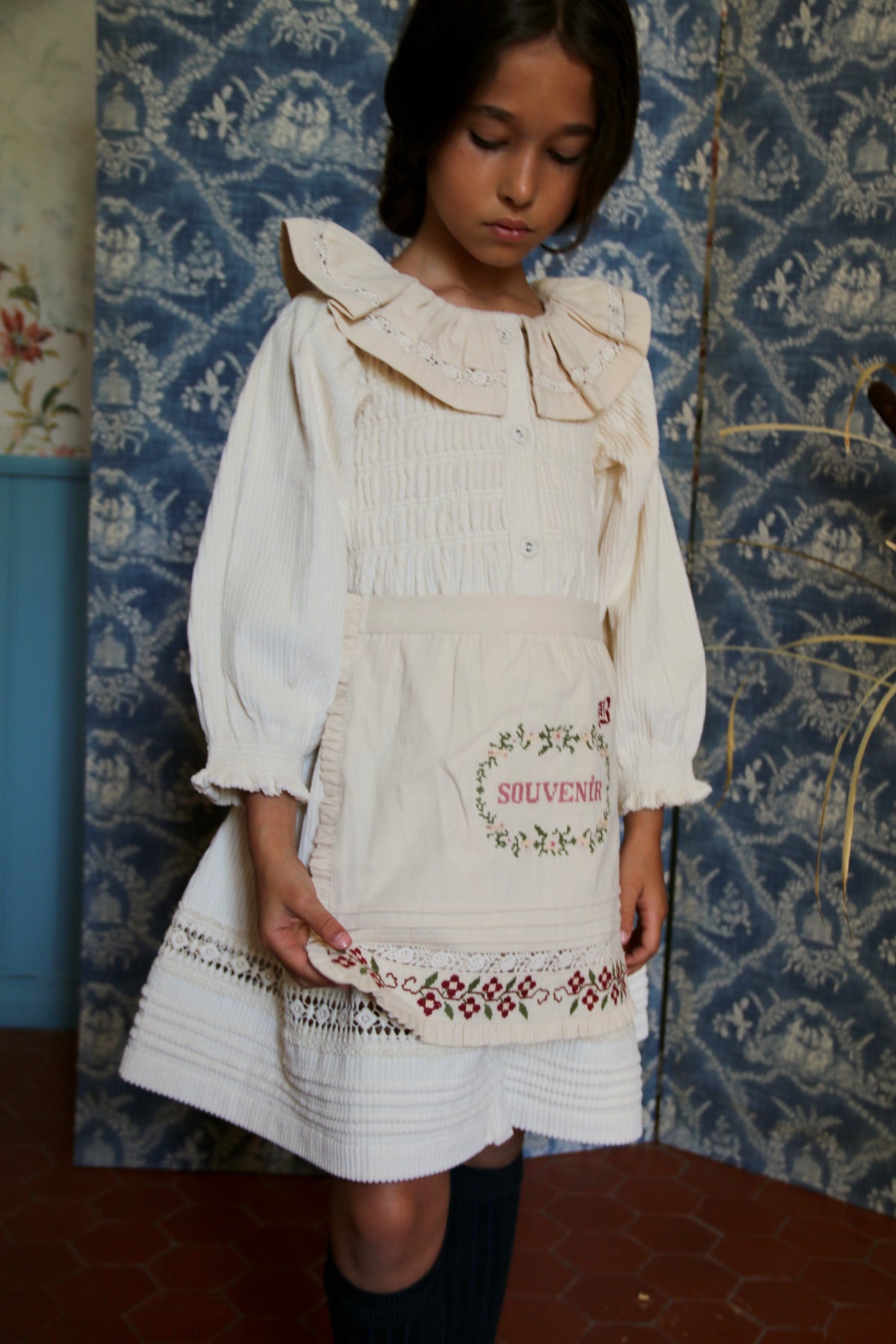BONJOUR DIARY Apron with multi color embIvory denim