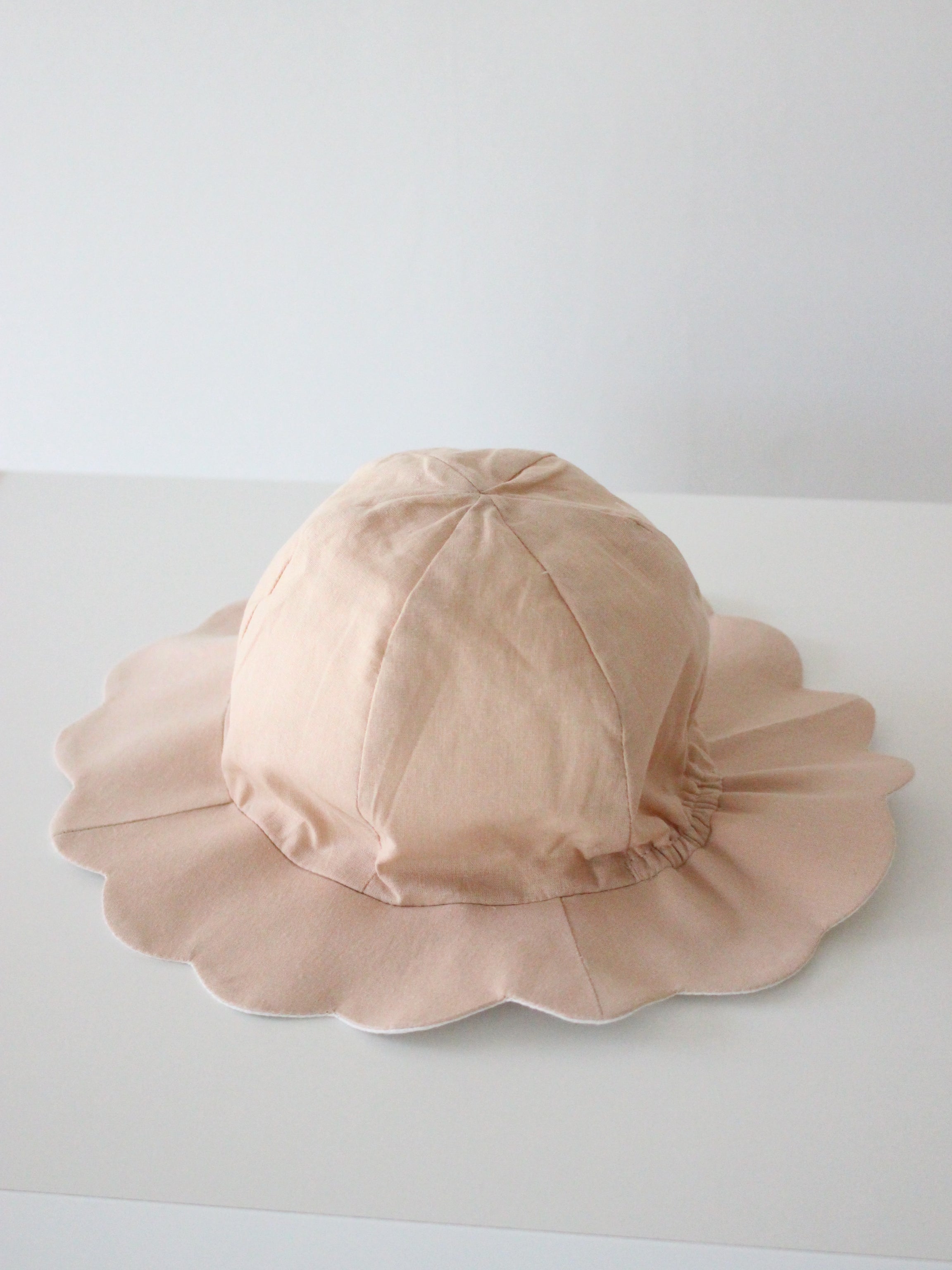 little cotton clothes Scalloped Hat Shell/Powder