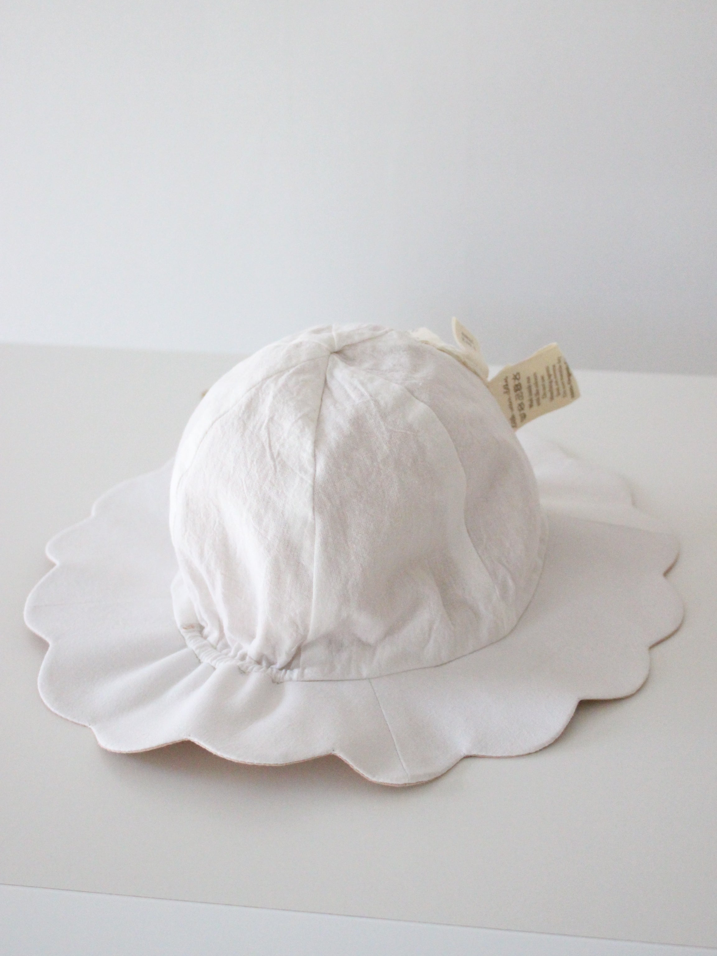 little cotton clothes Scalloped Hat Shell/Powder