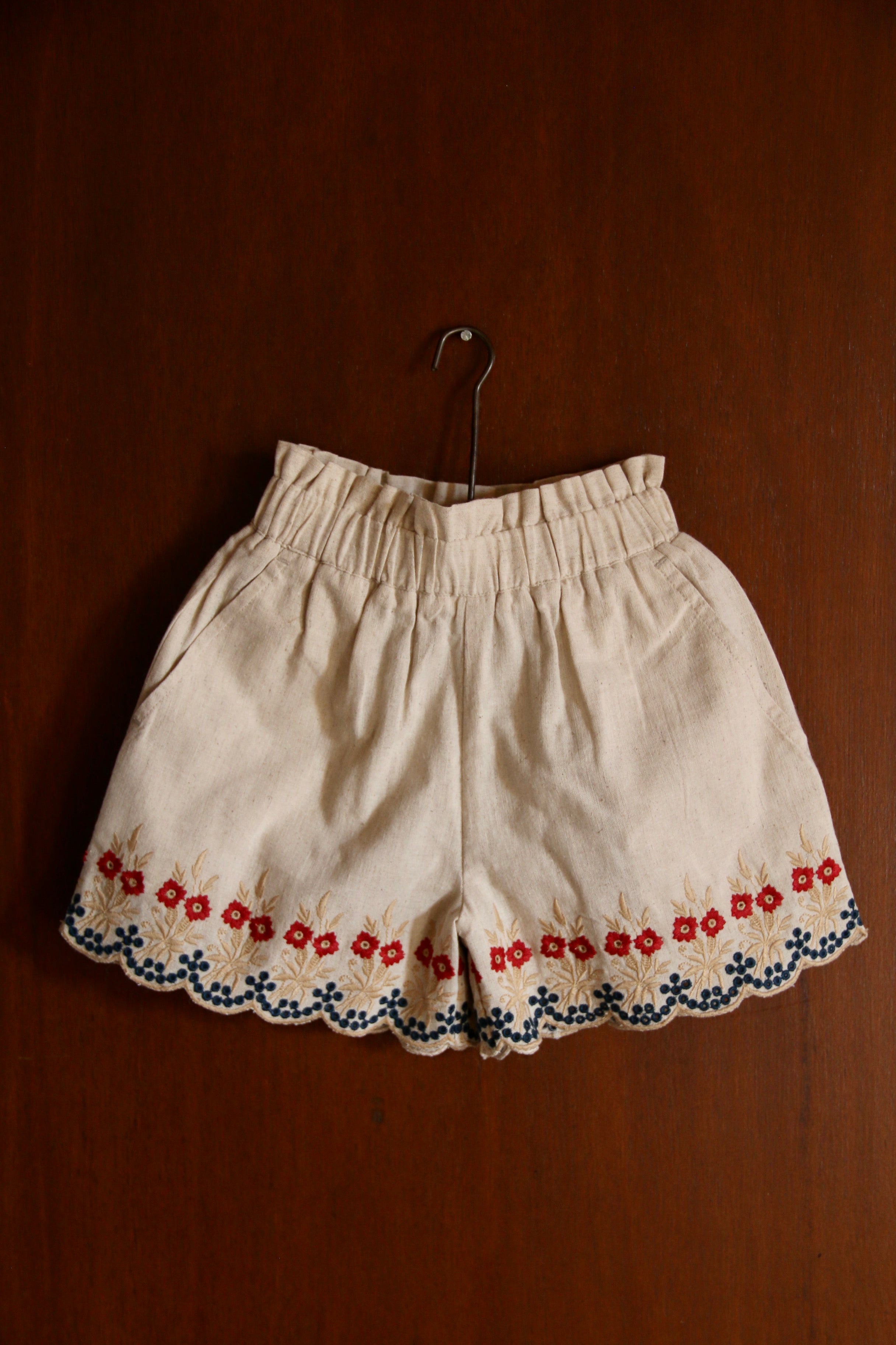 BONJOUR DIARY Shorts & top set Natural cotton flex with multi color eyelet emb