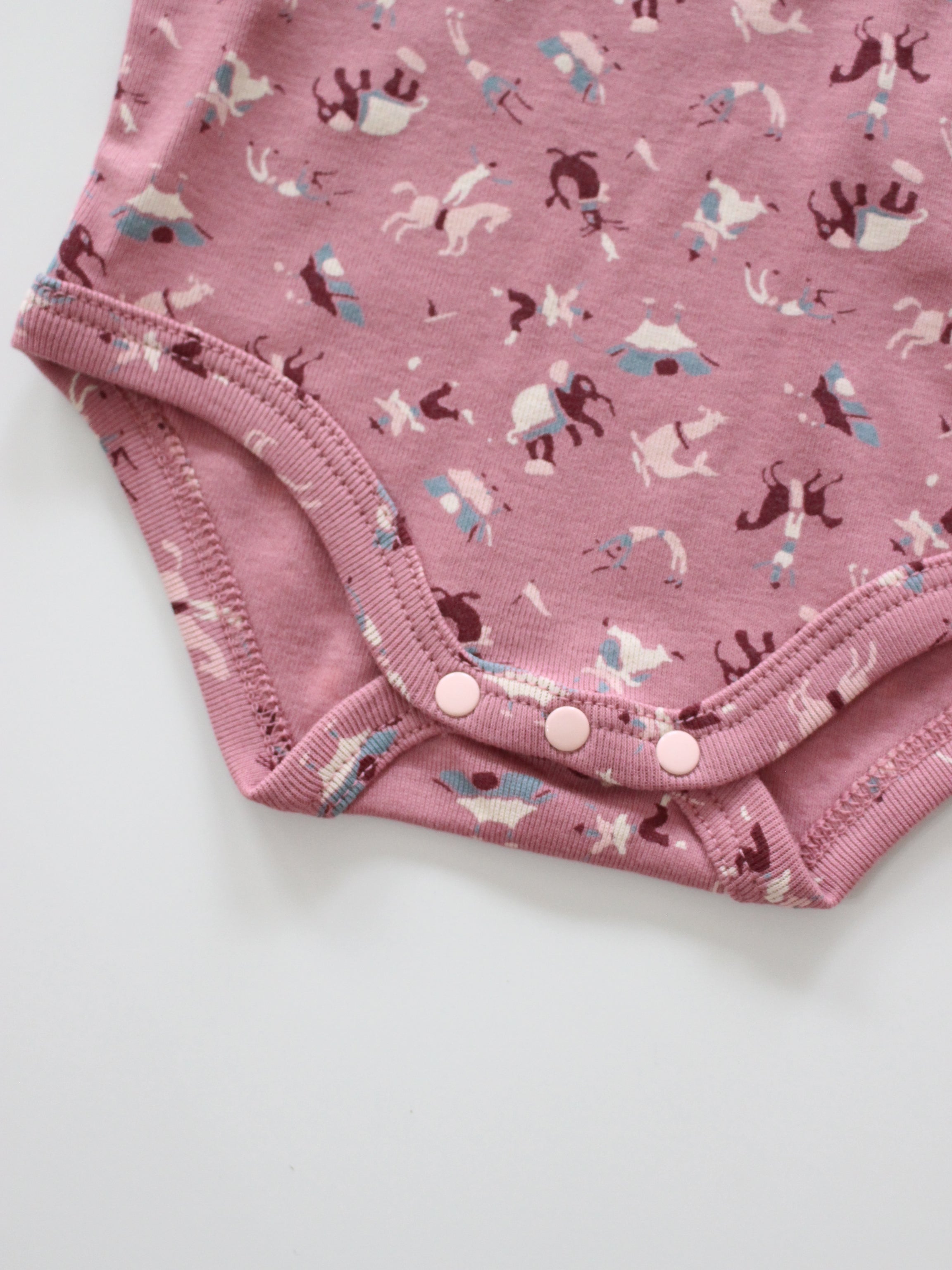 Misha & Puff BABY PATTIE ONESIE (ANTIQUE ROSE CIRCUS) 26aw Drop1