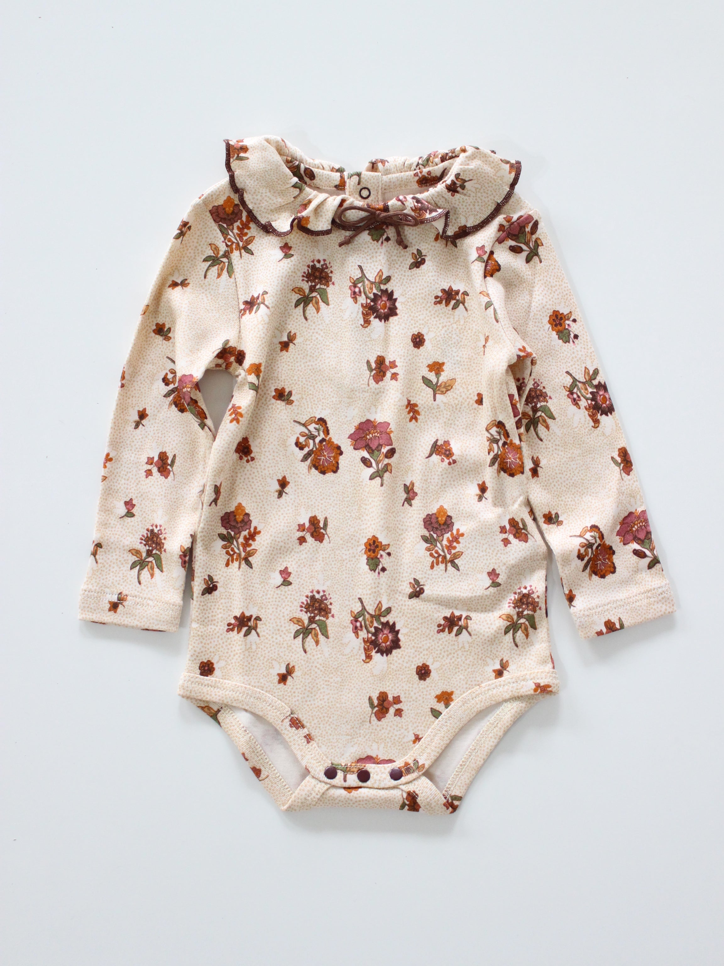 Misha & Puff BABY PATTIE ONESIE (STRING/ANTIQUE ROSE Holyoke Floral) 26aw Drop1