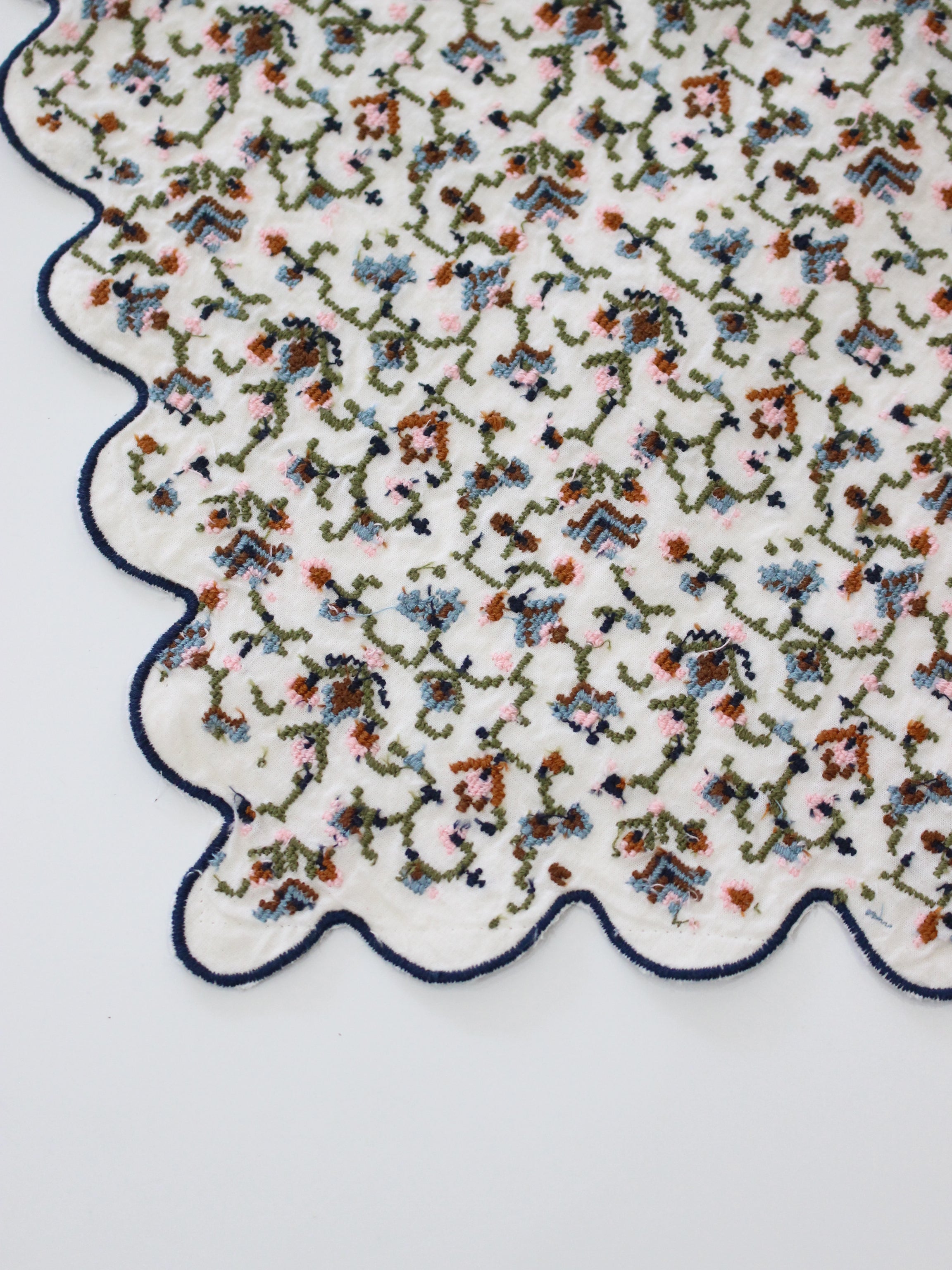 Misha & Puff EMBROIDERED SCALLOP SCARF STRING 26FA Drop2