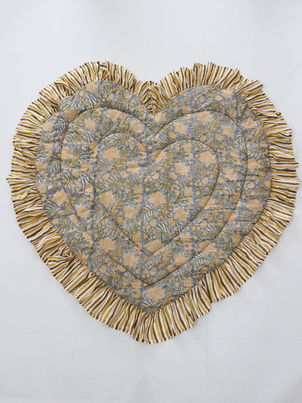 saruche Heart Frill Mat Greige Flower