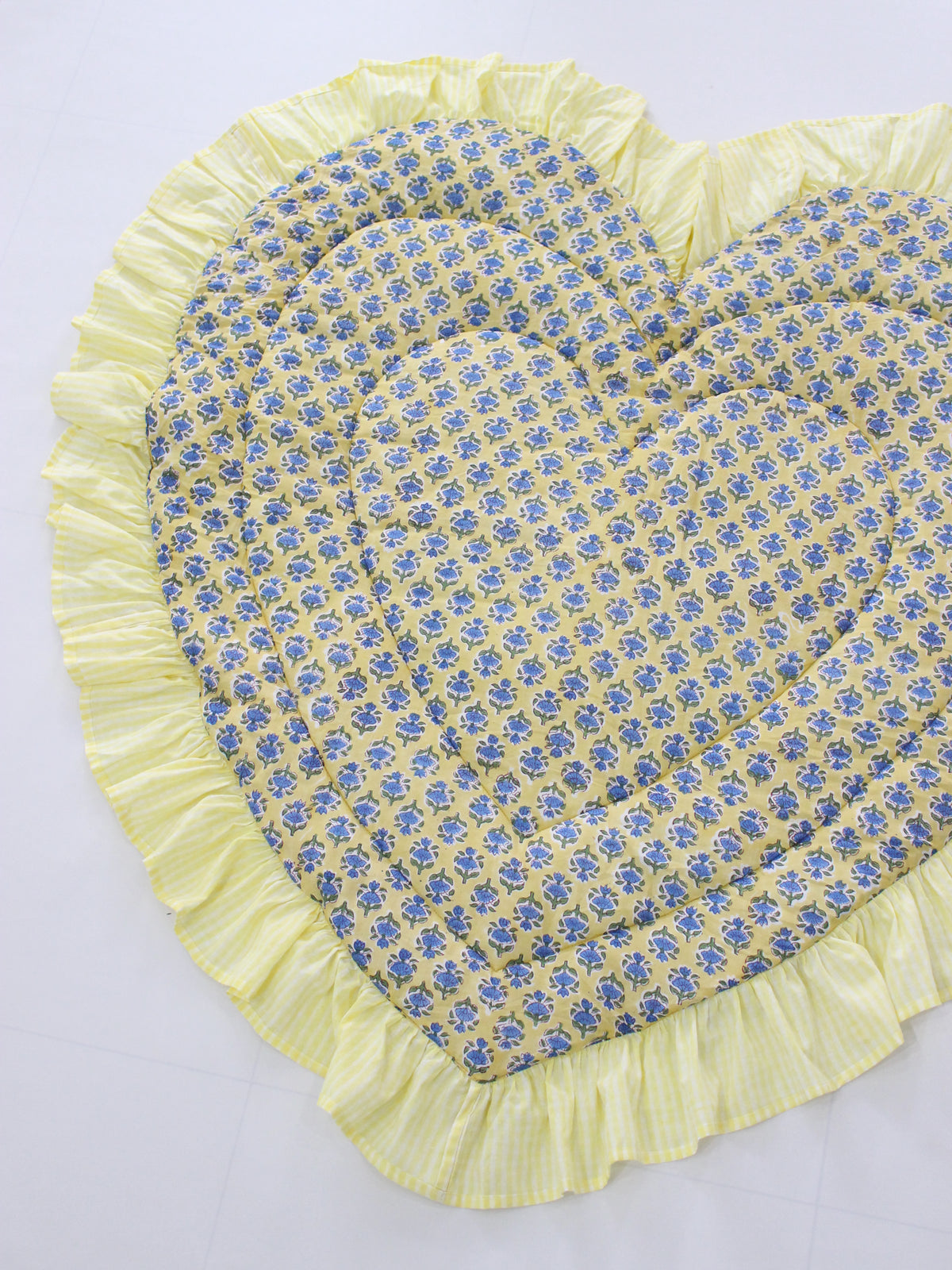 saruche Heart Frill Mat Yellow and Blue Flower