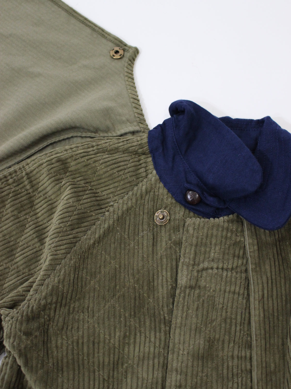 BONJOUR DIARY Trench coat with cape Kaki corduroy / Navy denim collar