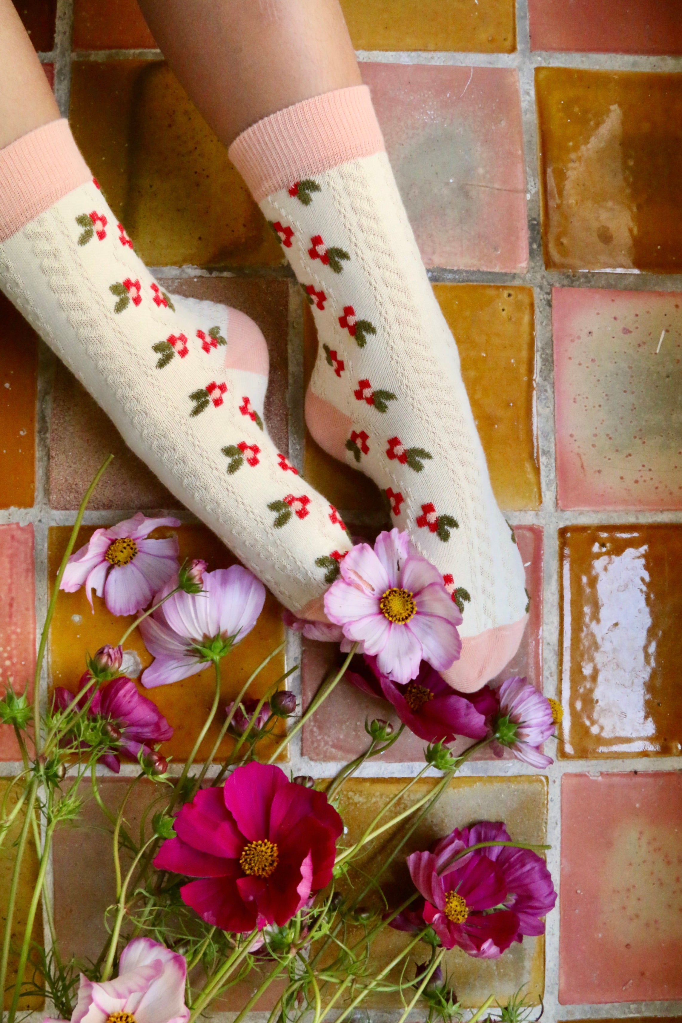 BONJOUR DIARY "Farandole" flower socks Pink