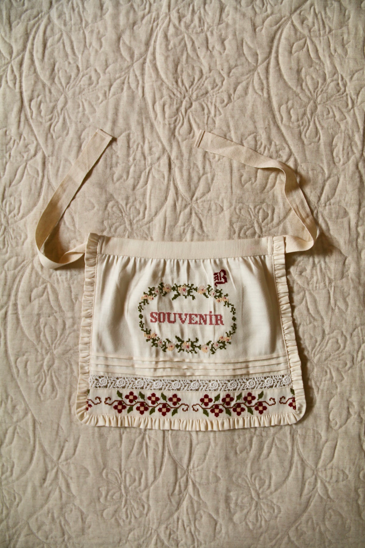 BONJOUR DIARY Apron with multi color embIvory denim