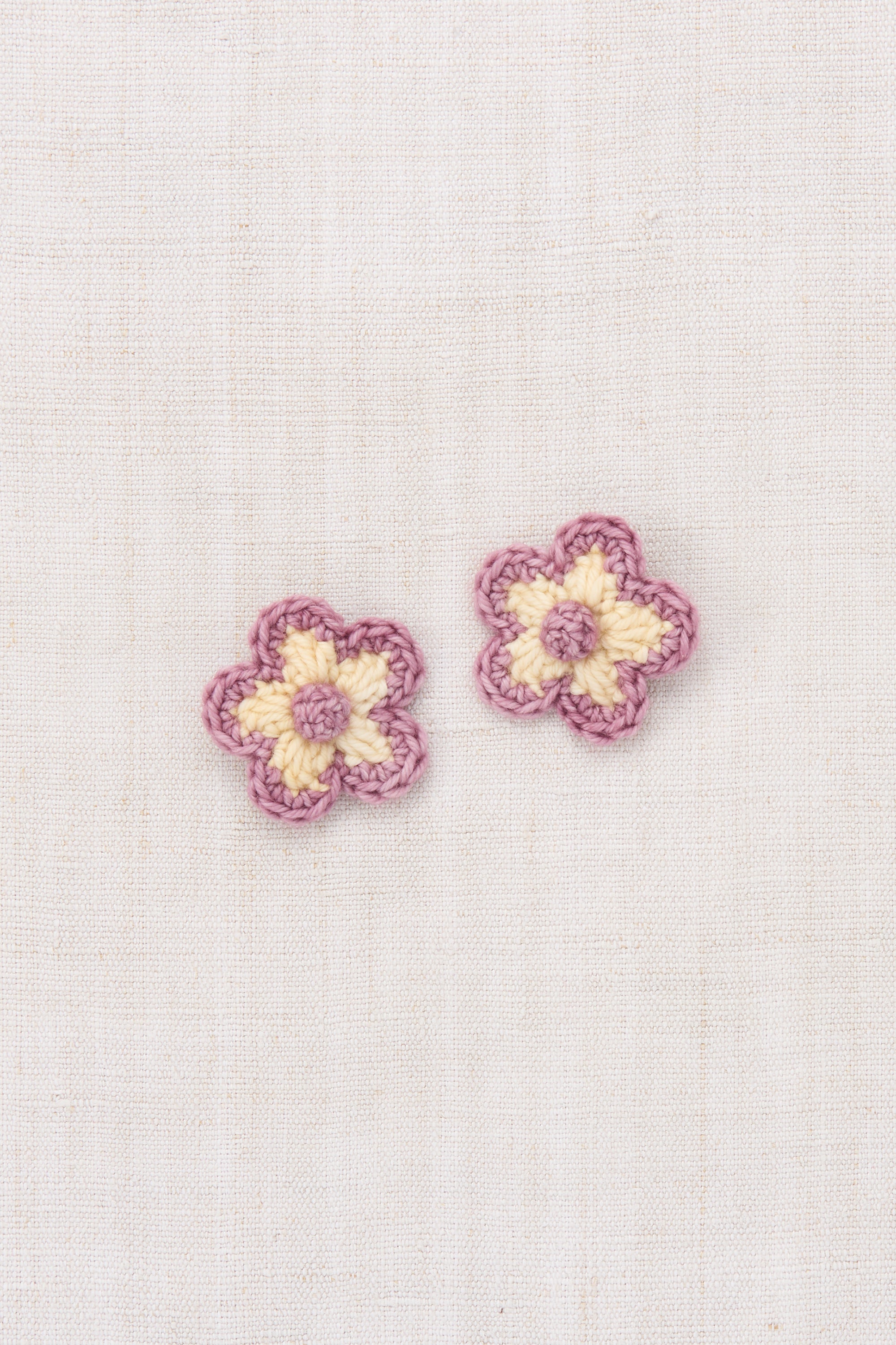 Misha & Puff MEDIUM FLOWER CLIP SET SHORTBREAD 26FA Drop2