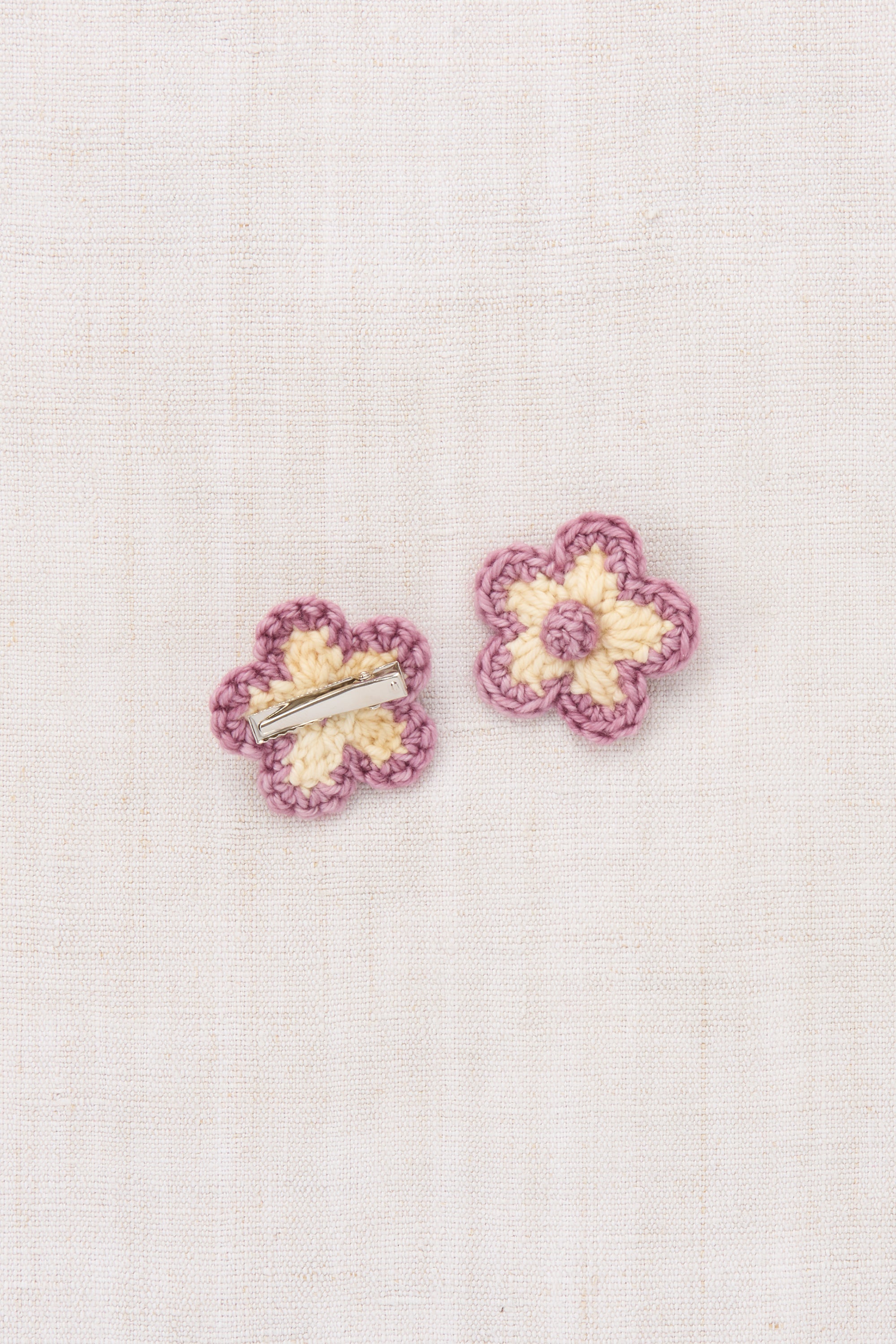 Misha & Puff MEDIUM FLOWER CLIP SET SHORTBREAD 26FA Drop2