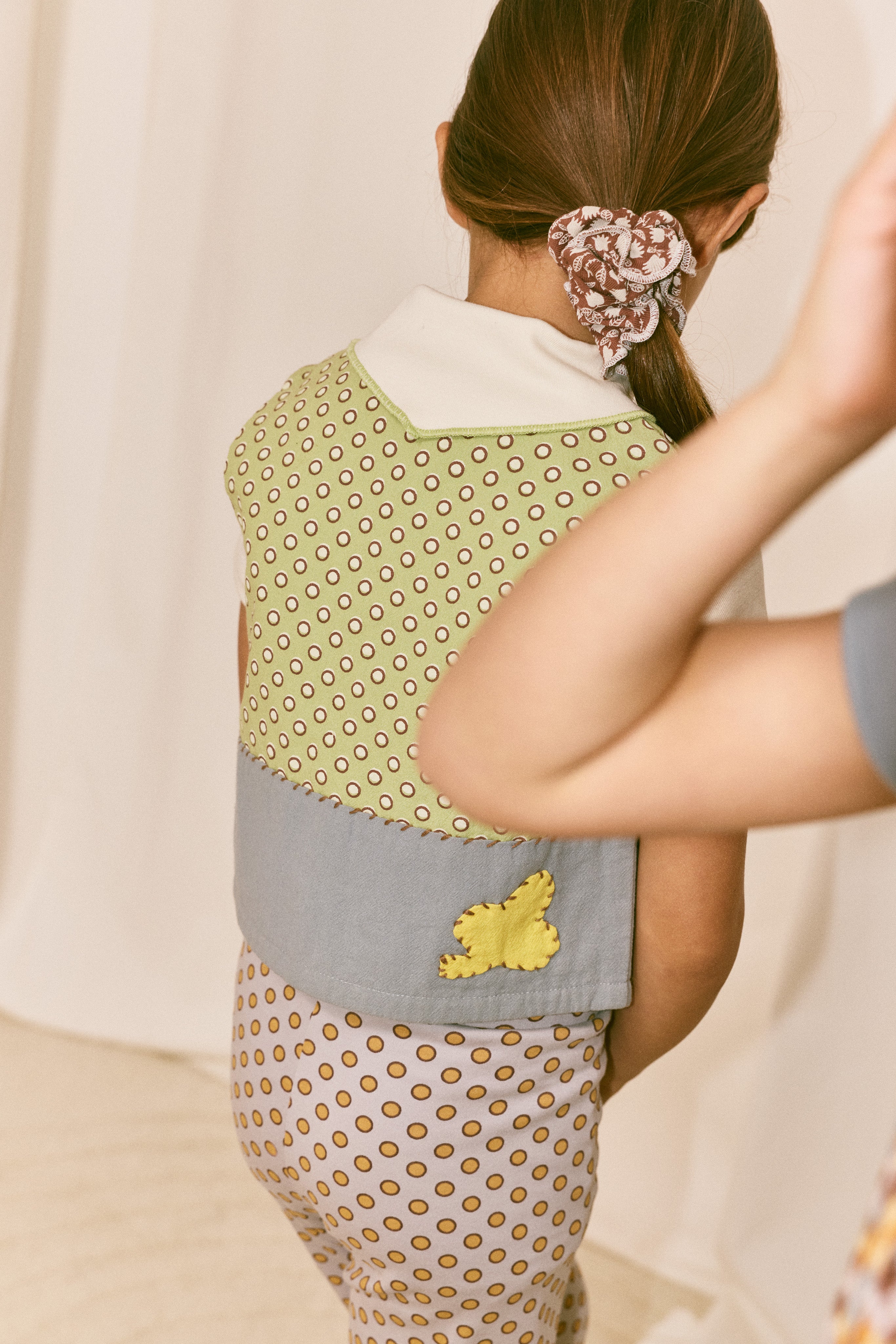 ・Misha & Puff FLOCK APPLIQUE VEST AVENTURINE BEN-DAY DOTS 26ss Drop2