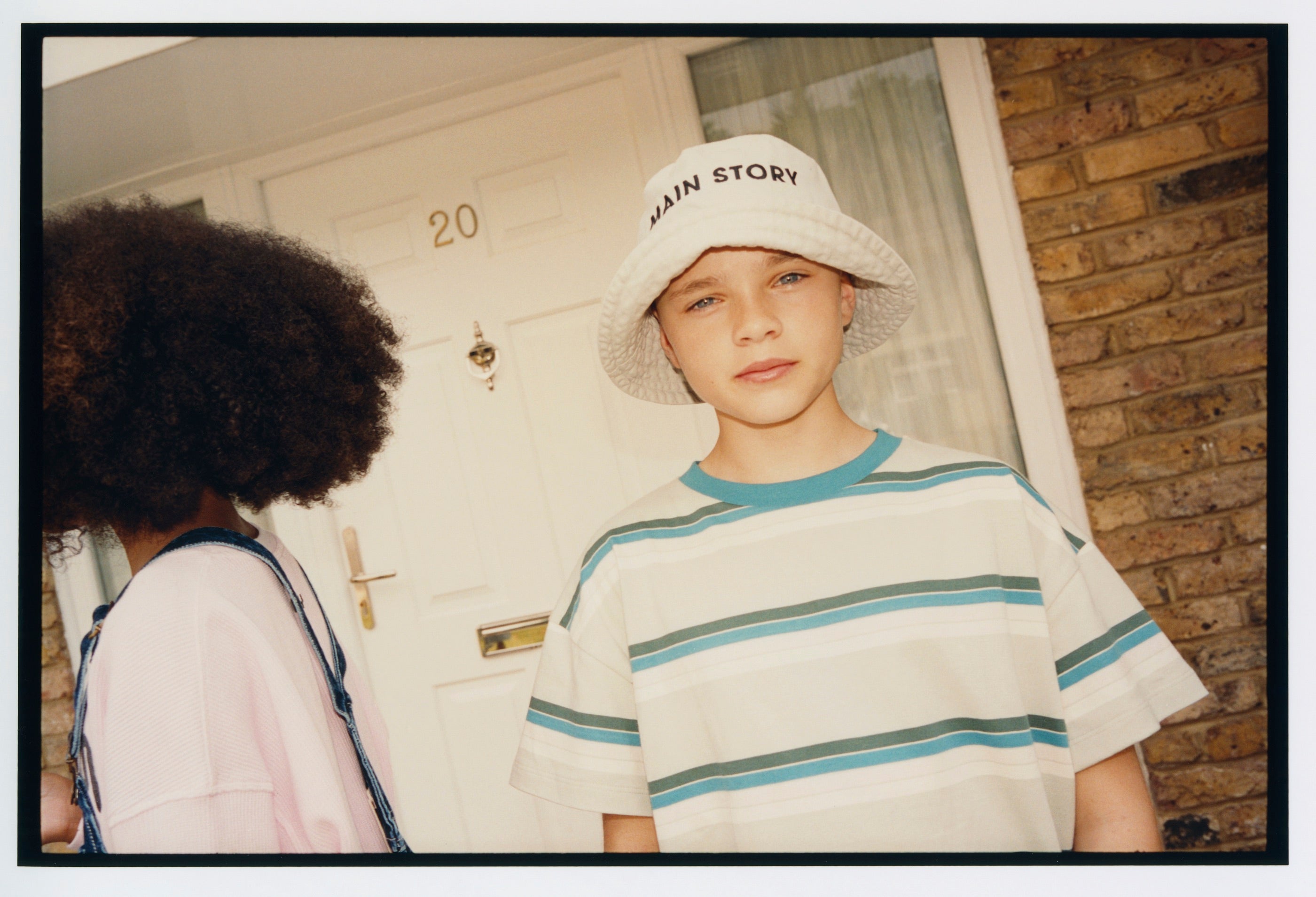 main story　Bucket Hat  Asphalt