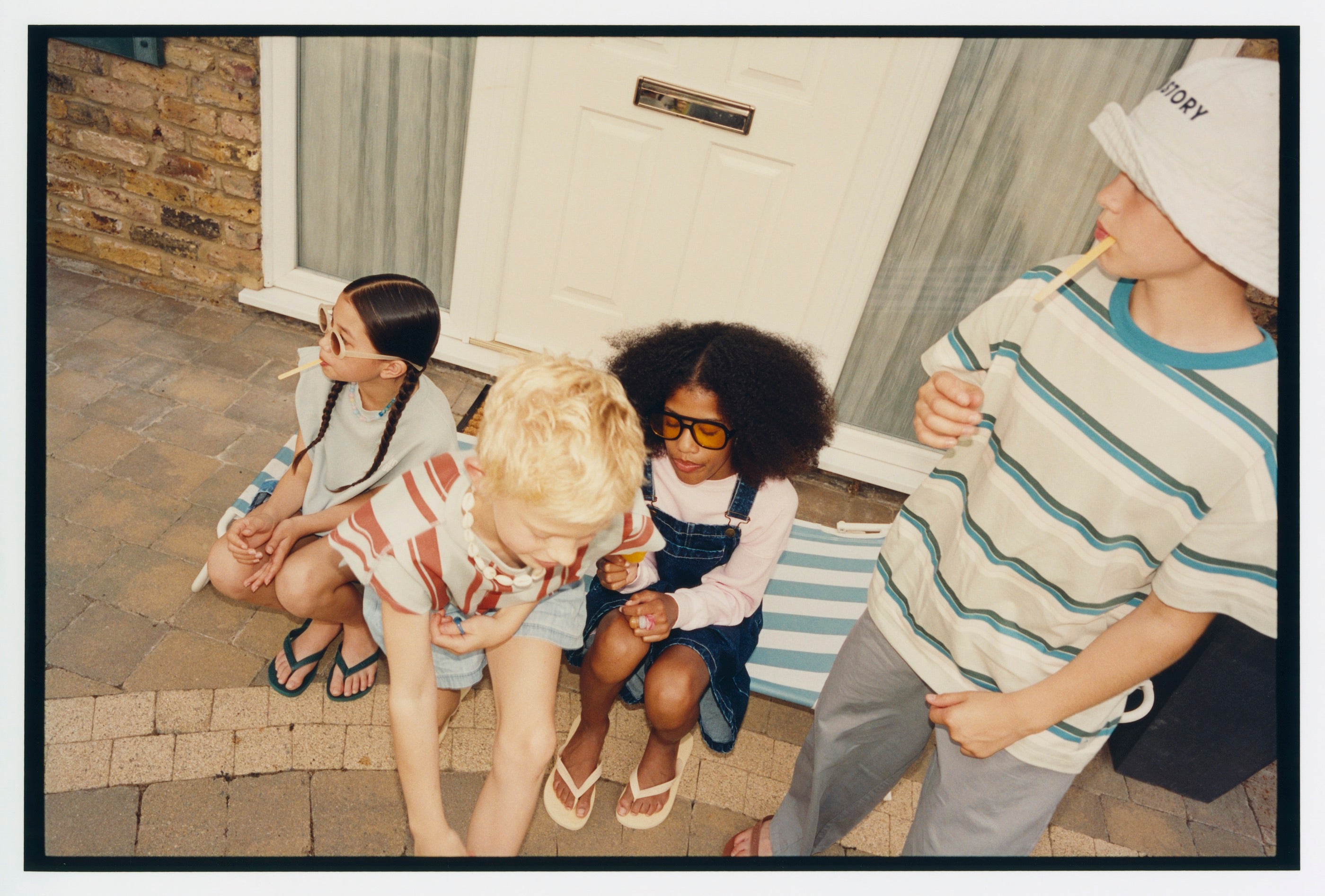 main story　Bucket Hat  Asphalt