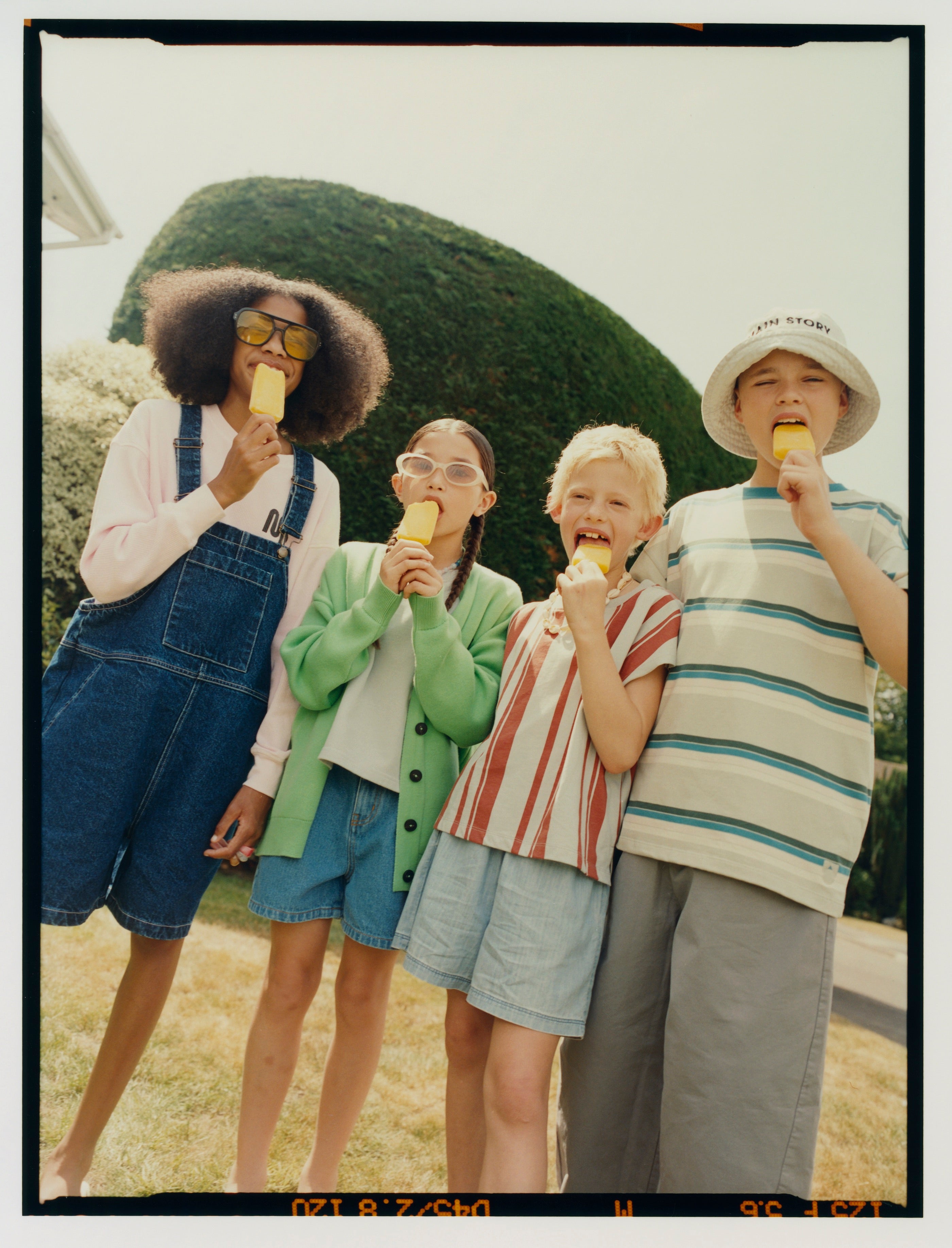 main story　Bucket Hat  Asphalt