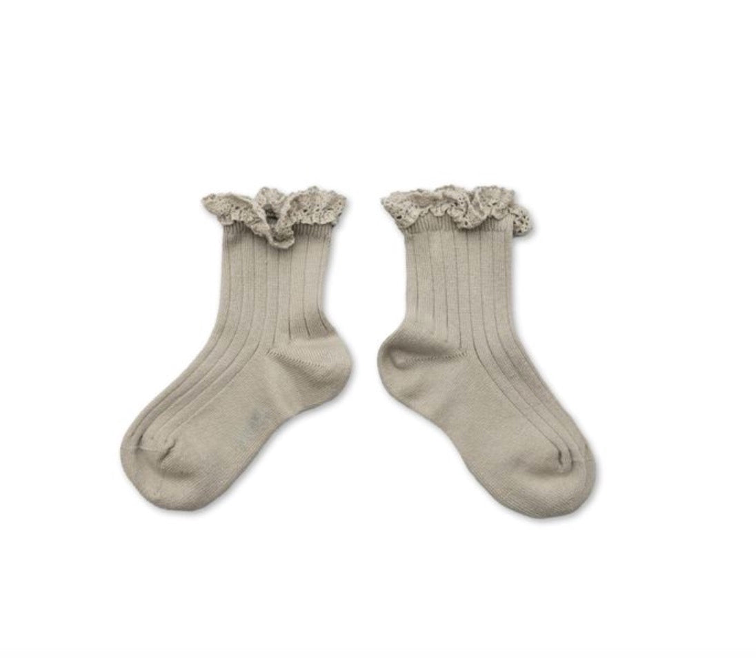 collegien  Lili - Lace Trim Ribbed Ankle Socks  Gris Perle