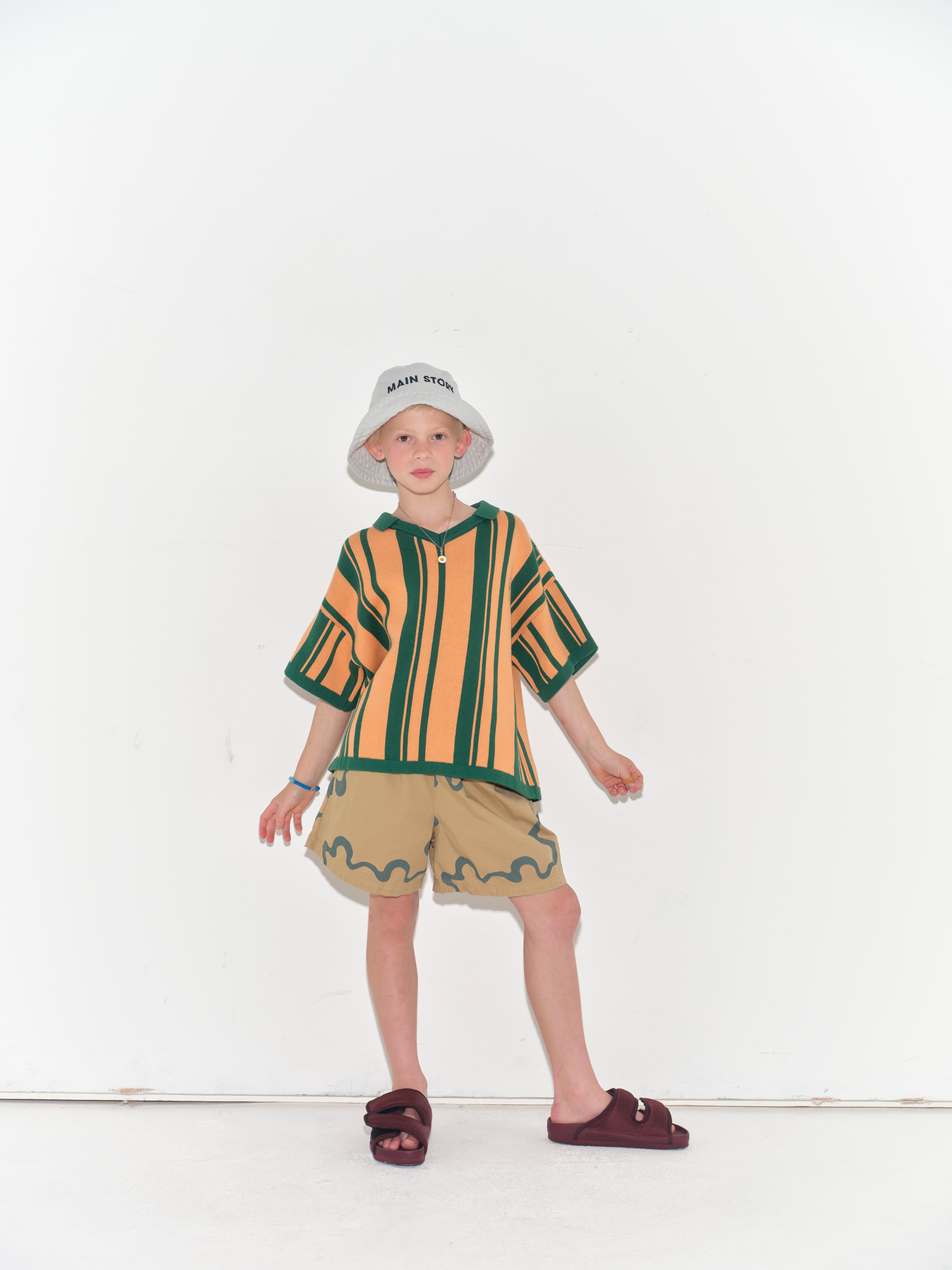 main story　Bucket Hat  Storm