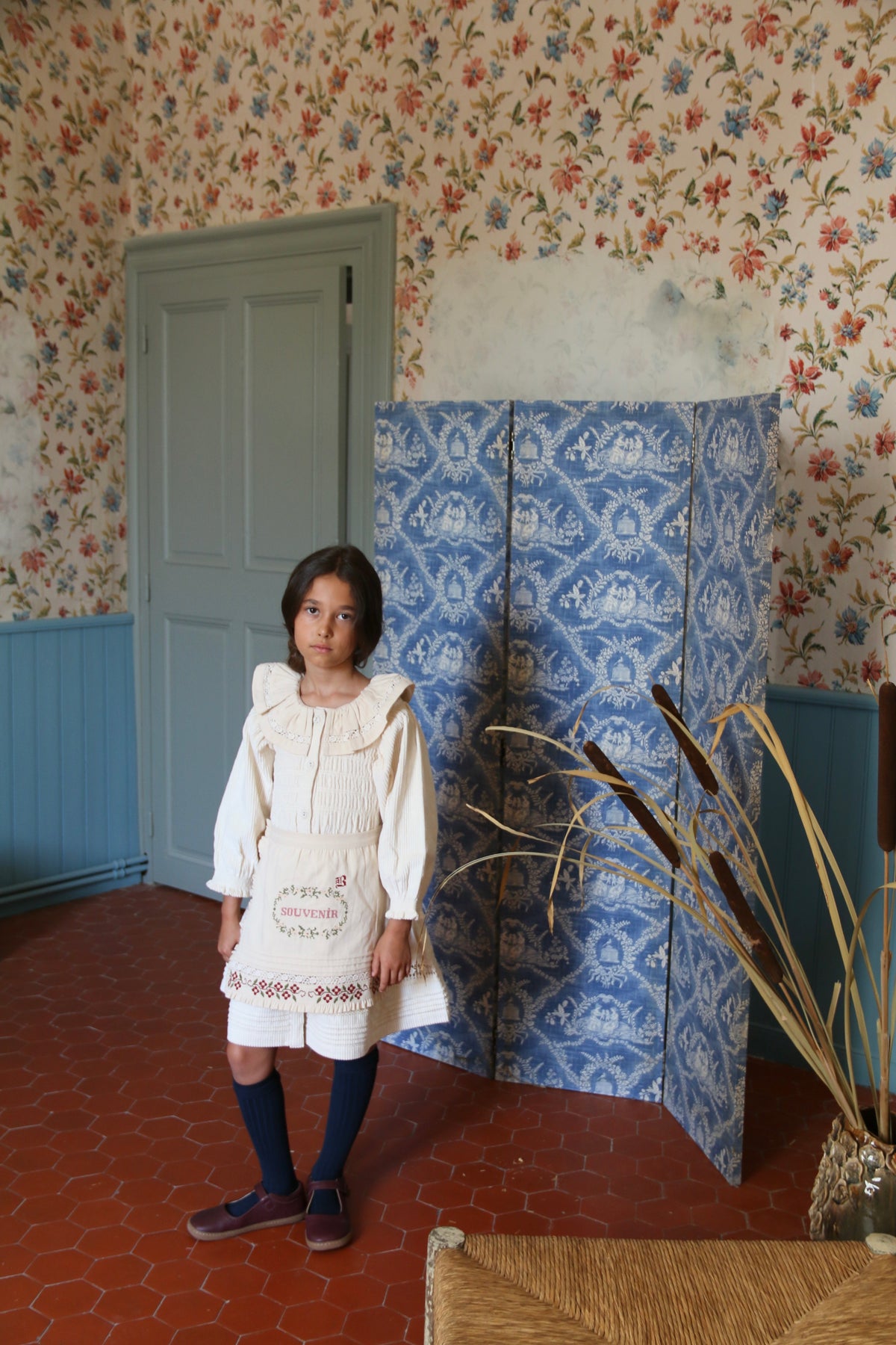 BONJOUR DIARY  Apron with multi color embIvory denim