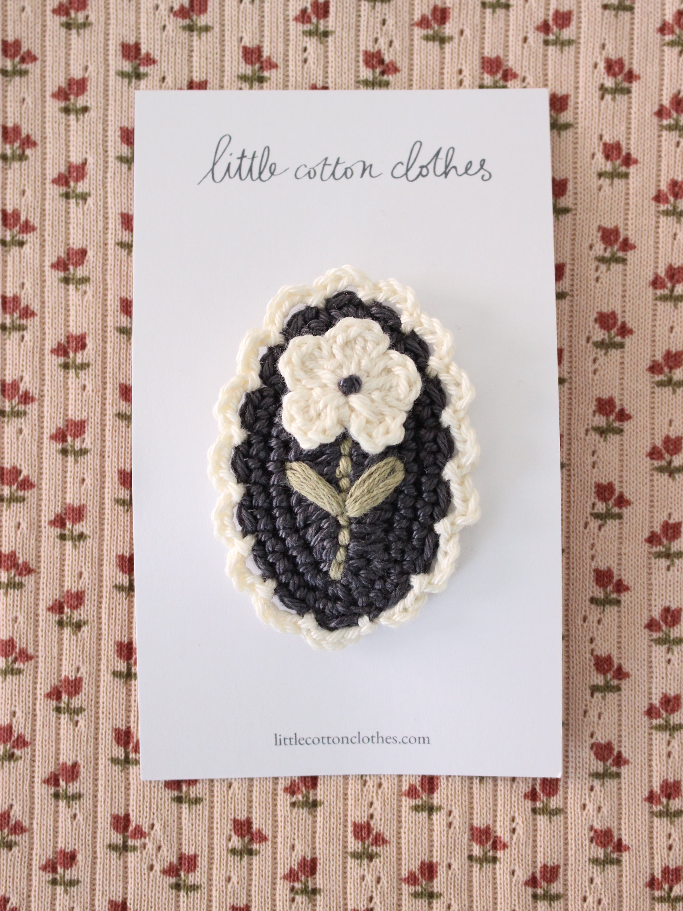 little cotton clothes  Crochet Hair Clip Dahlia - Blue