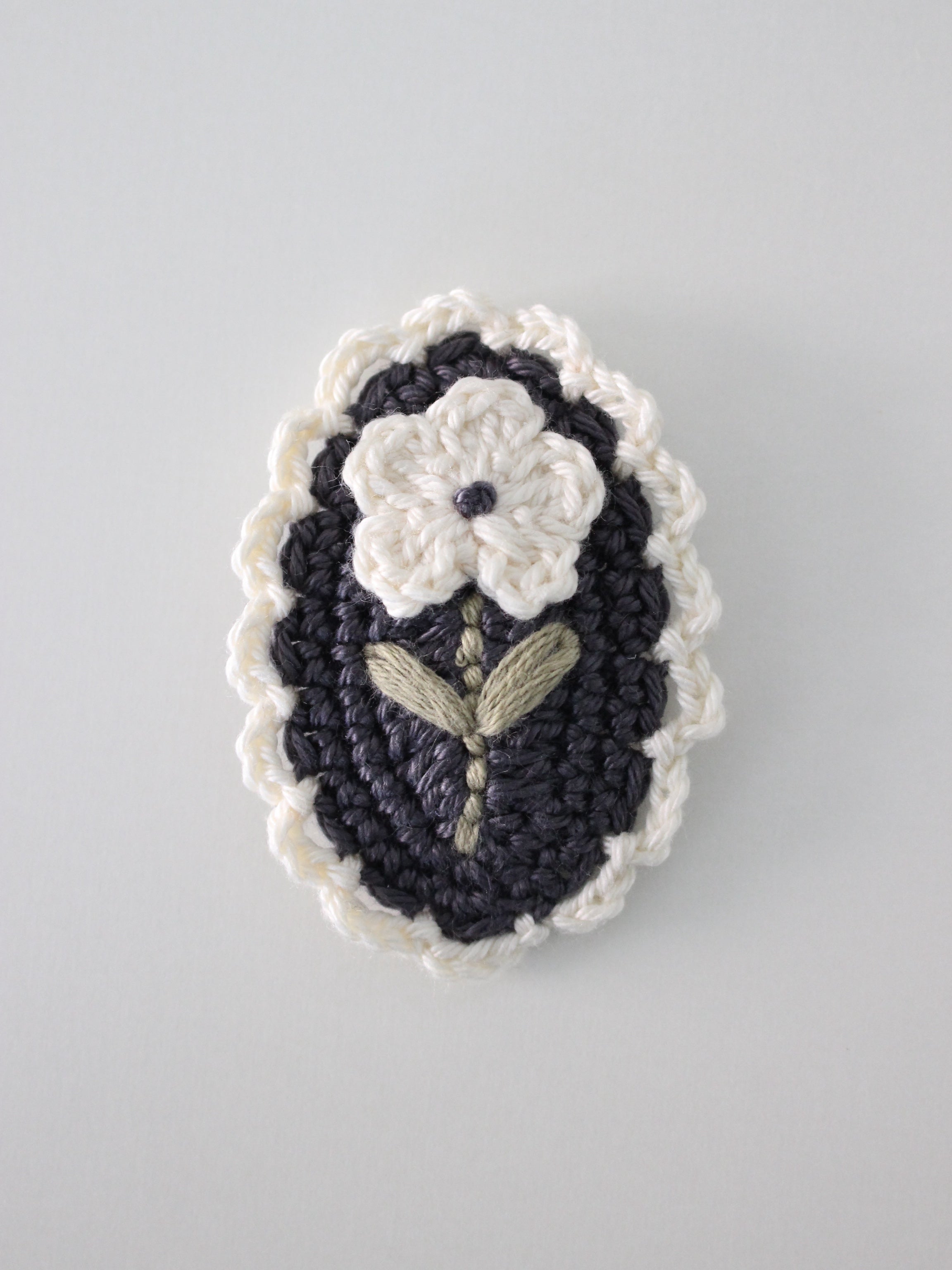 little cotton clothes  Crochet Hair Clip Dahlia - Blue