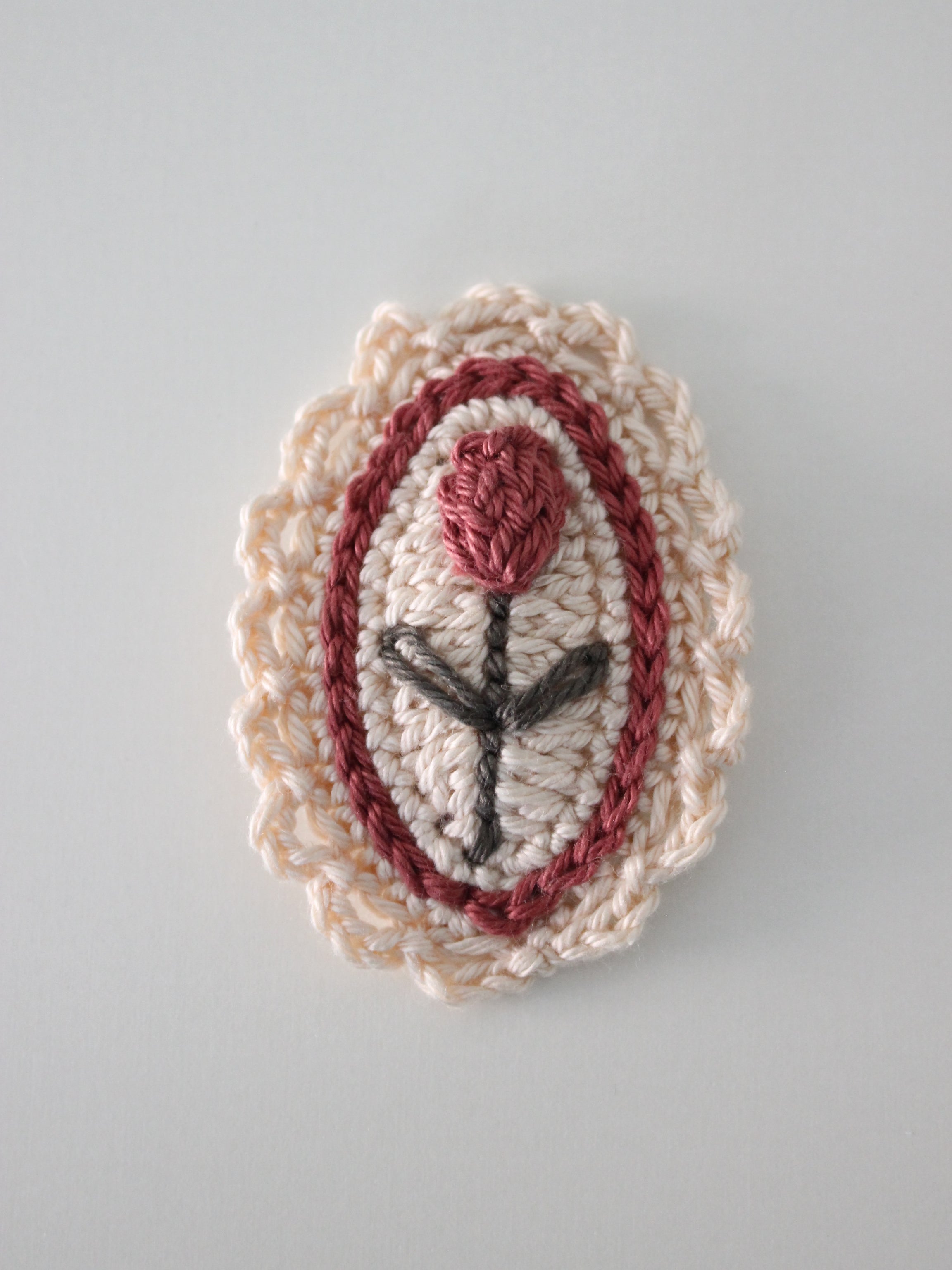 little cotton clothes  Crochet Hair Clip Tulip - Pink