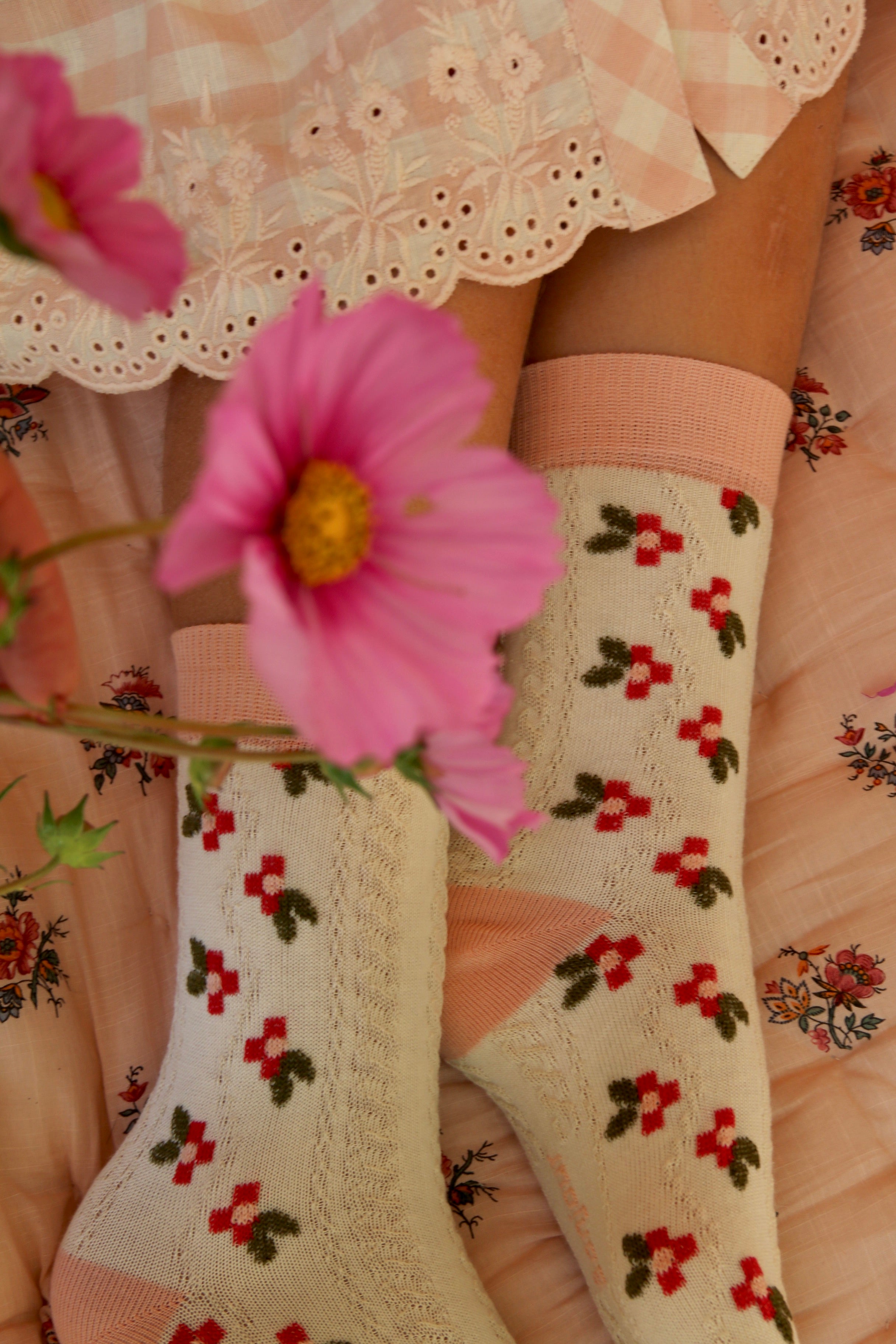 BONJOUR DIARY   "Farandole" flower socks Pink