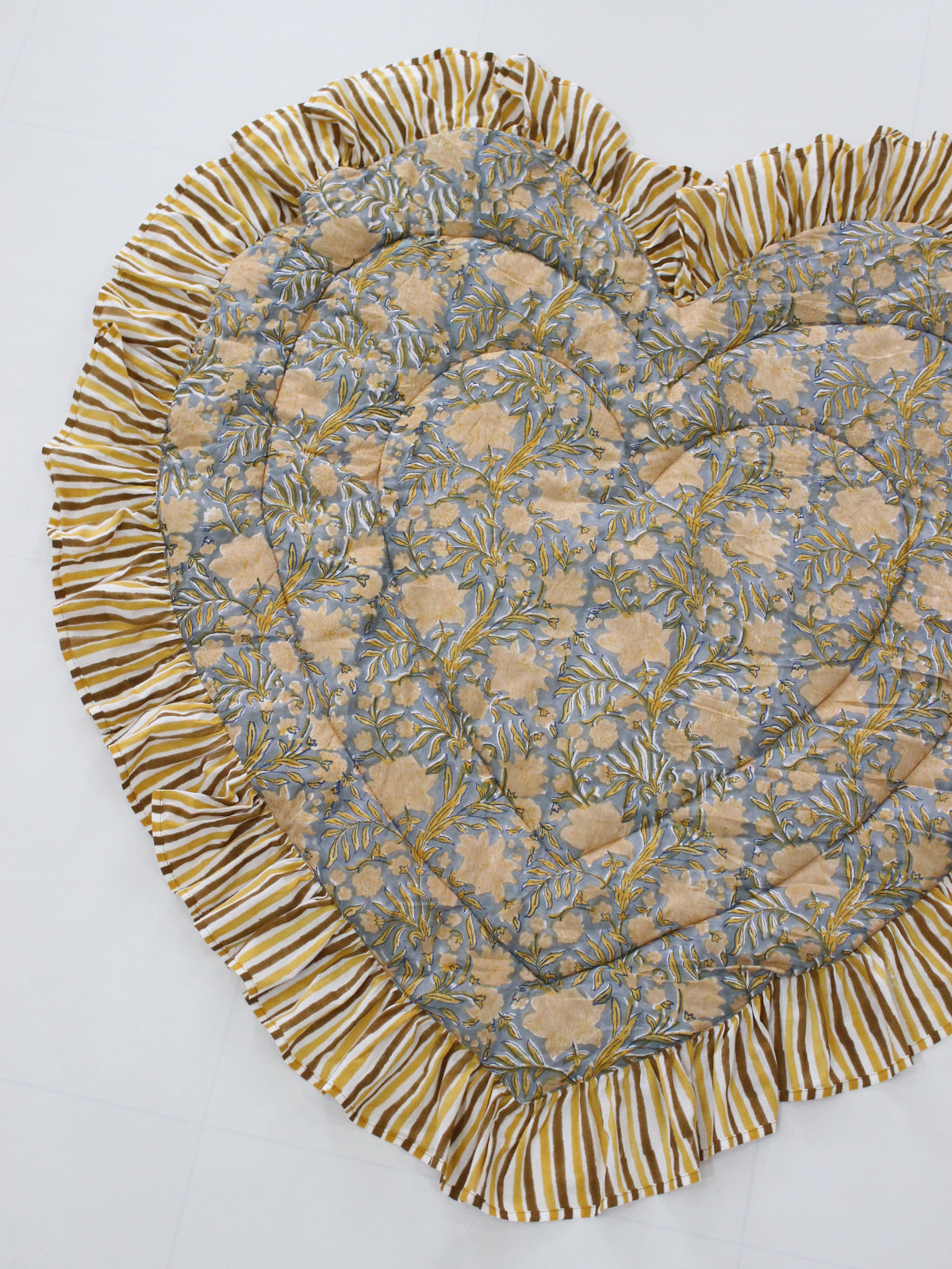 saruche  Heart Frill Mat　Greige Flower