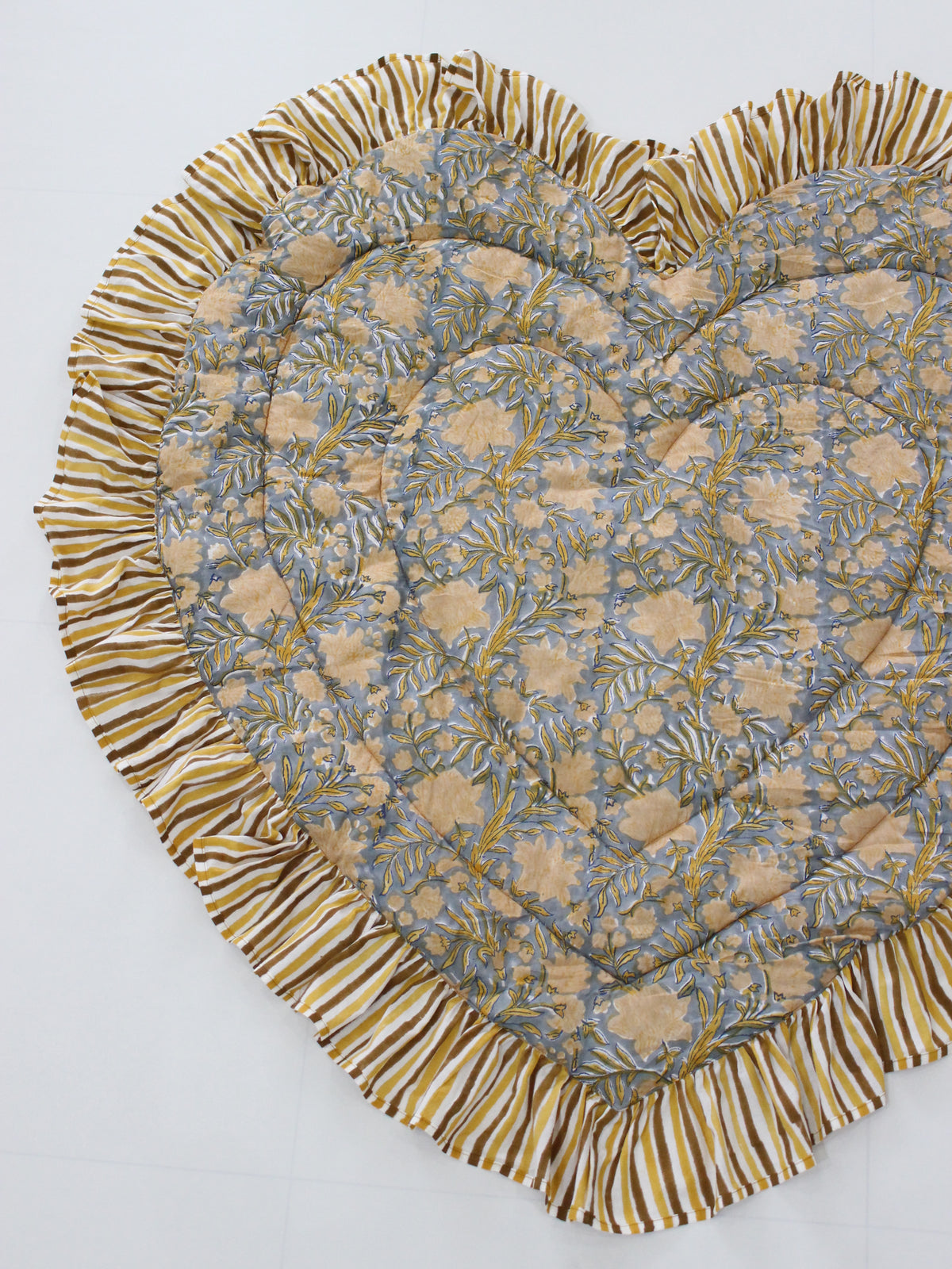 saruche  Heart Frill Mat　Greige Flower