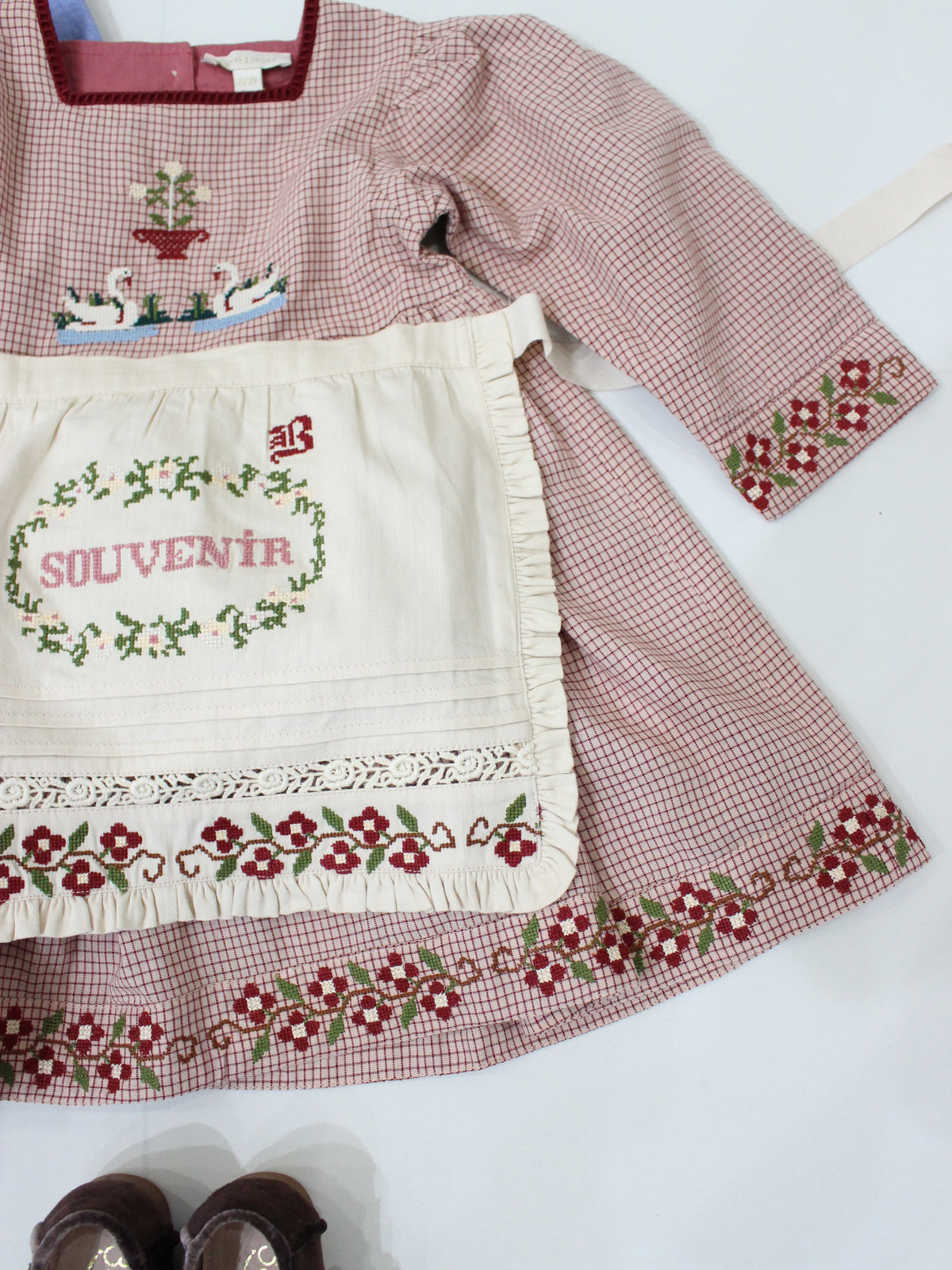 BONJOUR DIARY  Apron with multi color embIvory denim