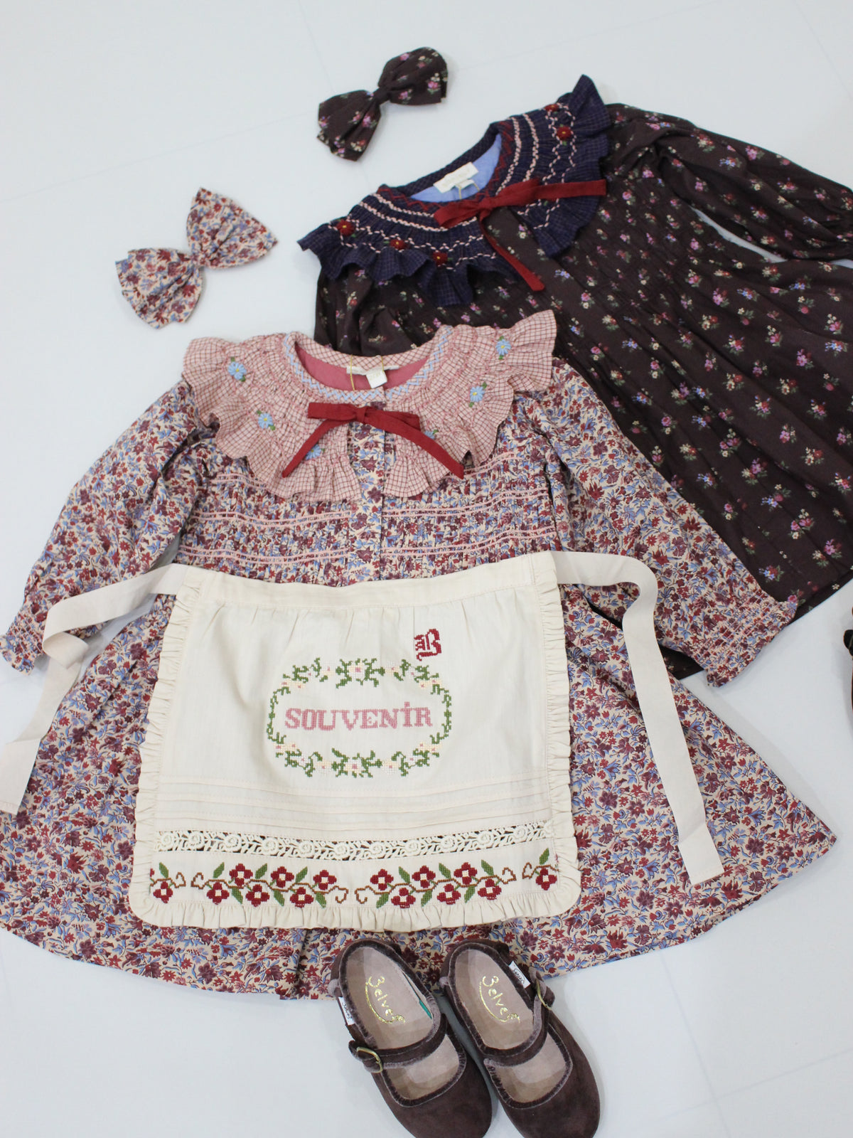 BONJOUR DIARY  Tunic with hair clip Blue flower field print