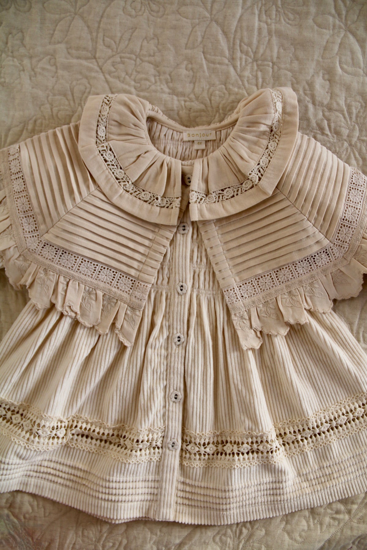 BONJOUR DIARY  Cape collar Ivory denim
