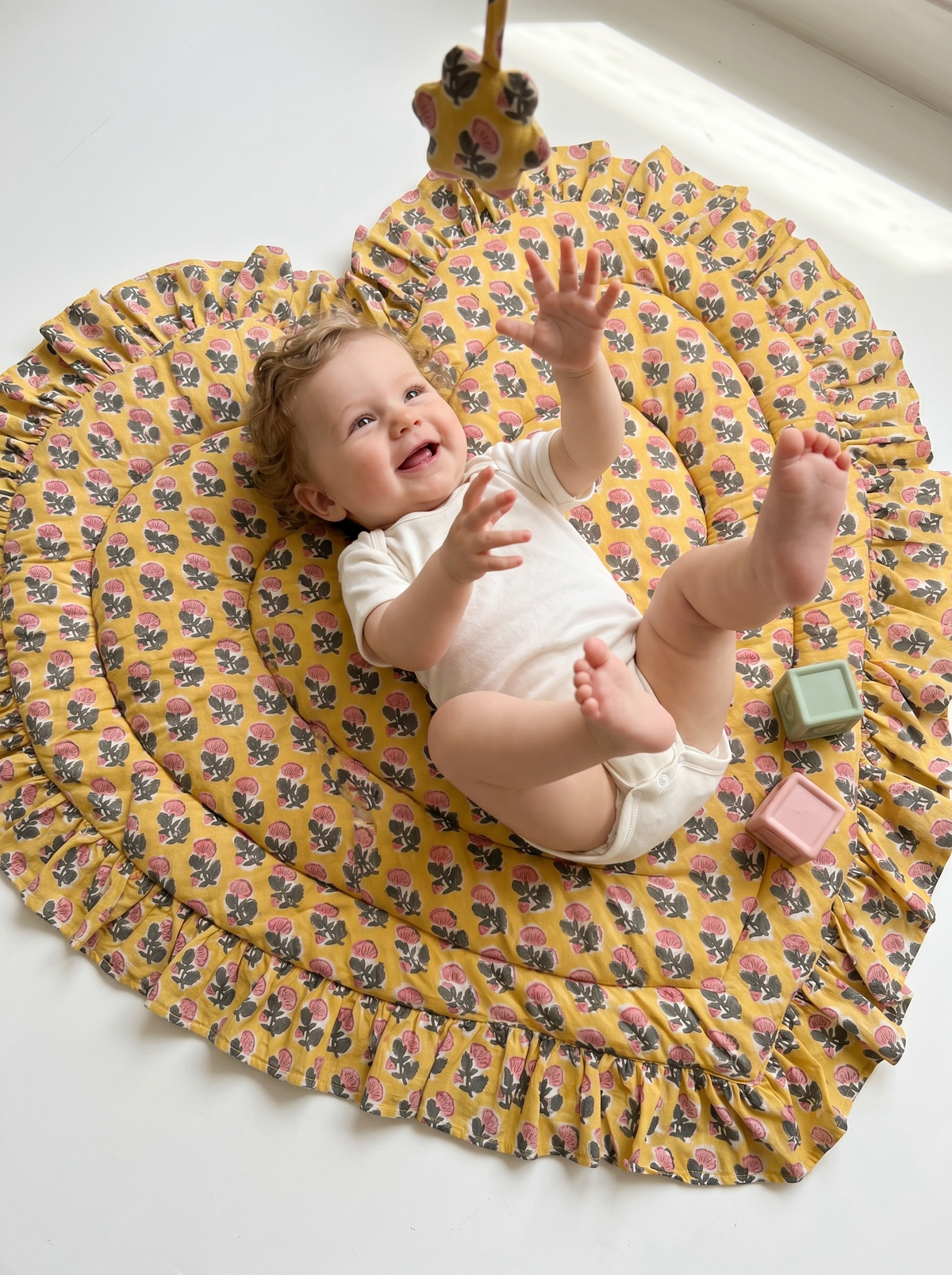 saruche  Heart Frill Mat　Yellow and Blue Flower