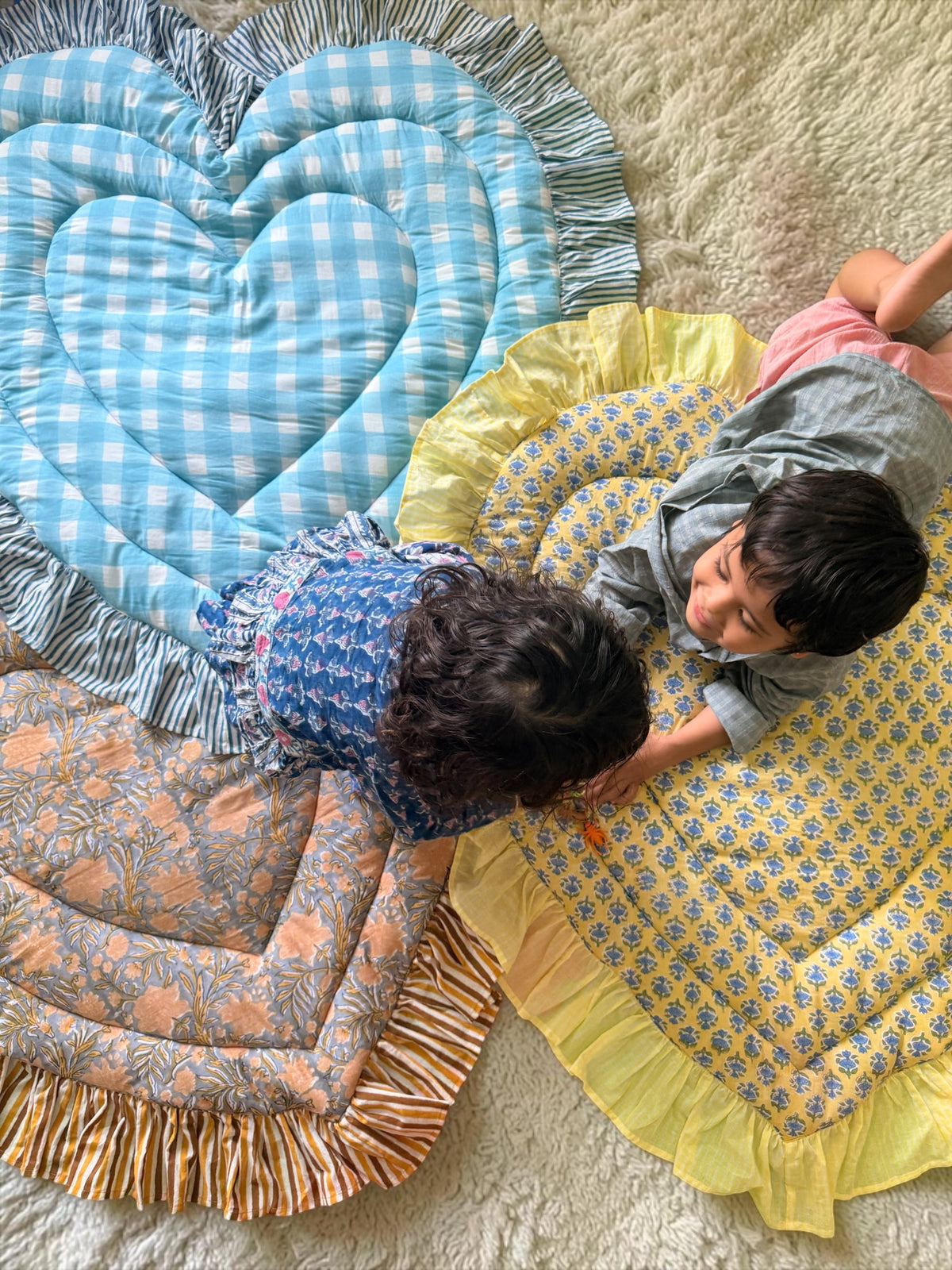 saruche  Heart Frill Mat　Yellow and Blue Flower
