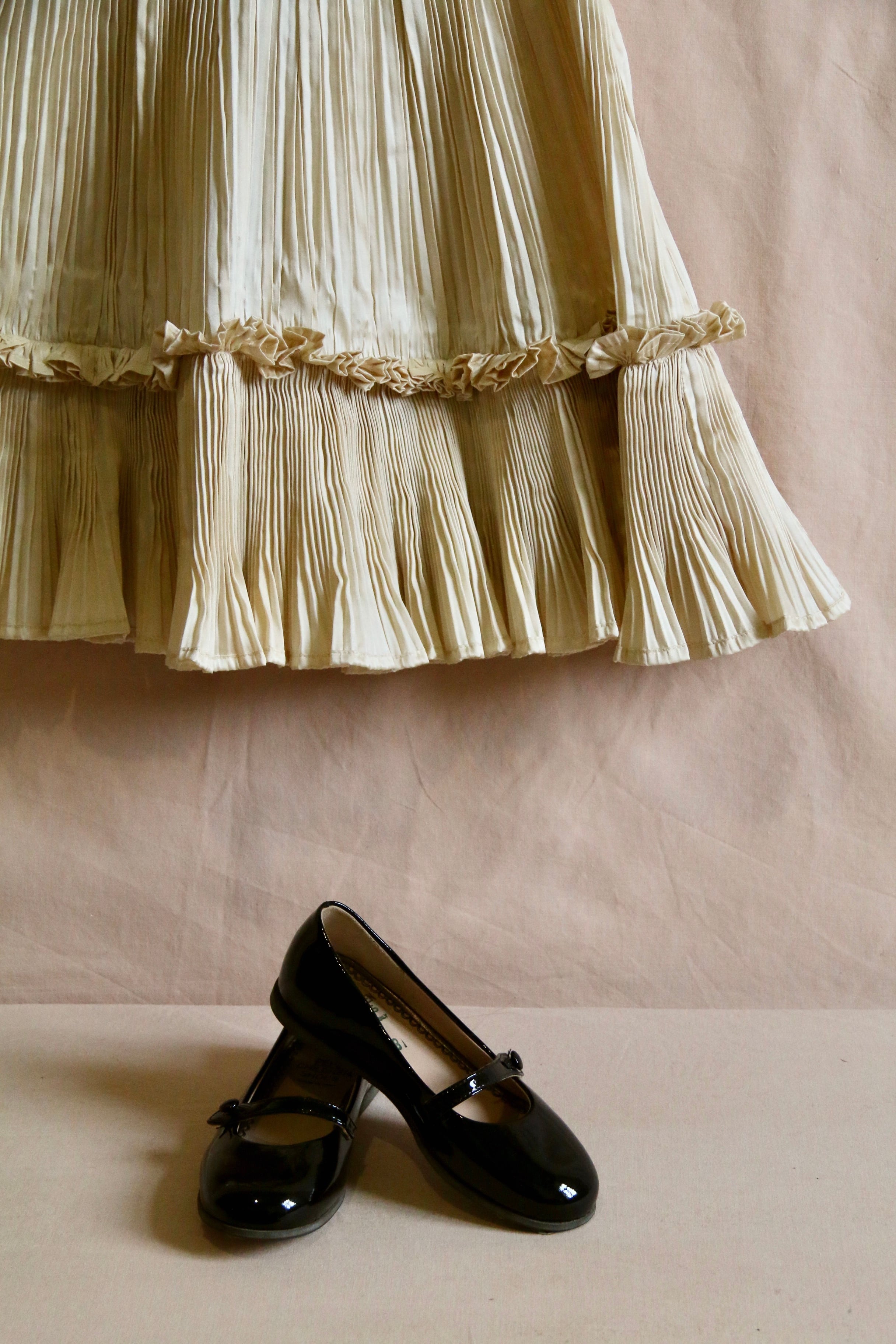 BONJOUR DIARY  Dress pleated ivory taffetas